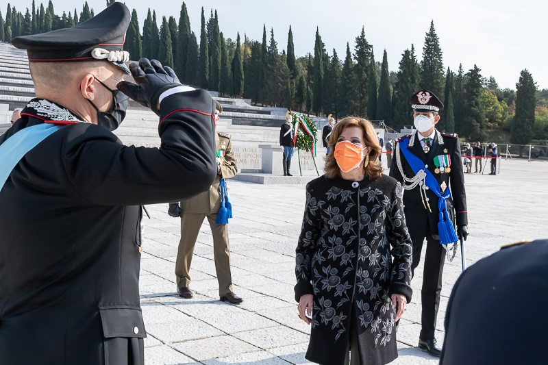 Redipuglia. Il Presidente del Senato, Maria Elisabetta Alberti Casellati, saluta le altre autorità civili, religiose e militari.