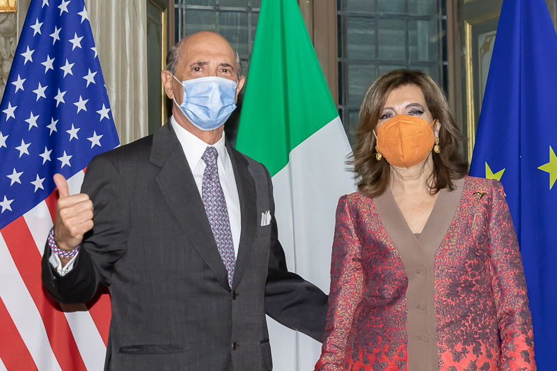Nella foto, il Presidente del Senato, Maria Elisabetta Alberti Casellati, e l'Ambasciatore degli Stati Uniti d'America in Italia, Lewis Michael Eisenberg.
