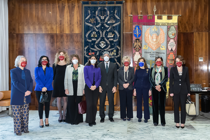 Il Presidente del Senato, Maria Elisabetta Alberti Casellati, posa per una foto ricordo.