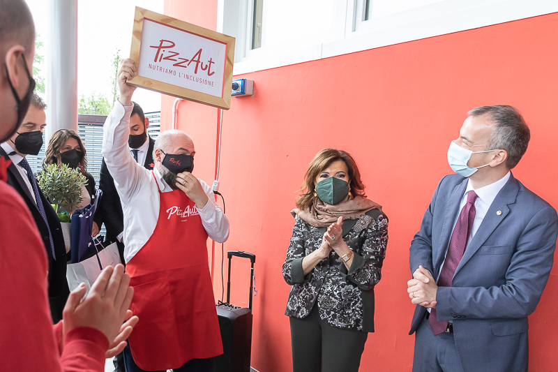 Cassina de' Pecchi. Un momento della visita a PizzAut.