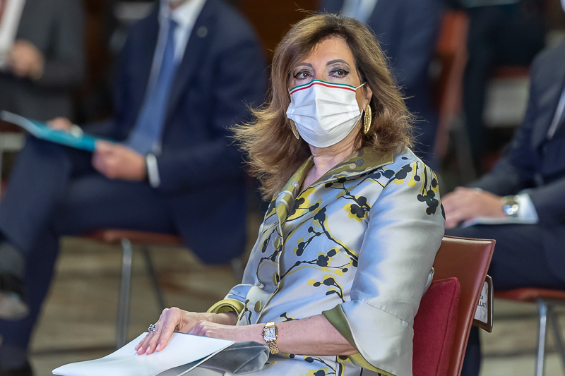 Un momento della cerimonia. Un momento della cerimonia.