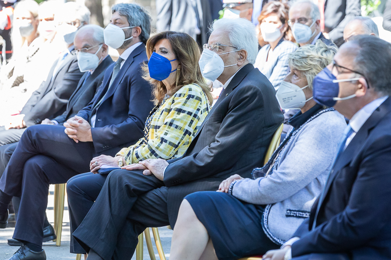 Un momento della cerimonia. Un momento della cerimonia.