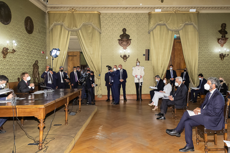 Un momento della cerimonia. Un momento della cerimonia.