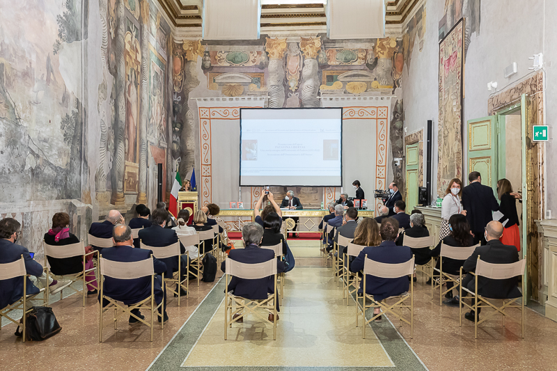 La Sala Zuccari di Palazzo Giustiniani durante l'intervento del Presidente del Senato, Maria Elisabetta Alberti Casellati.
