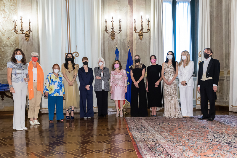 Il Presidente del Senato, Maria Elisabetta Alberti Casellati, posa per una foto ricordo nella Sala Pannini di Palazzo Madama.