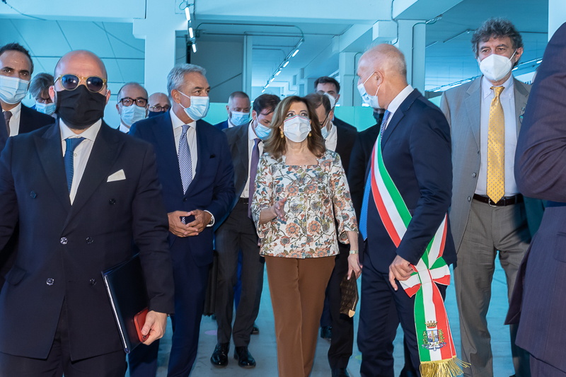 Il Presidente del Senato, Maria Elisabetta Alberti Casellati, visita il polo vaccinale allestito presso il Pala-Fiere di Pescara.