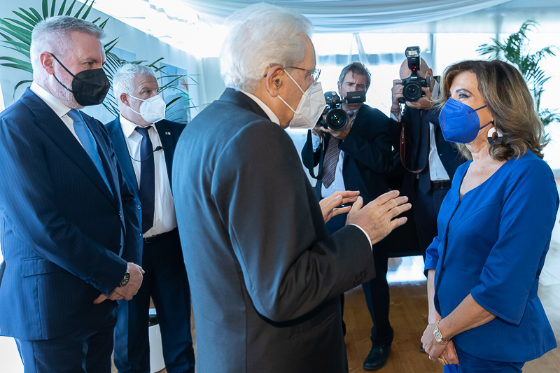 Il Presidente del Senato, Maria Elisabetta Alberti Casellati, saluta il Capo dello Stato. Il Presidente del Senato, Maria Elisabetta Alberti Casellati, saluta il Capo dello Stato.