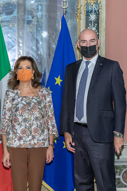 Il Presidente del Senato, Maria Elisabetta Alberti Casellati, posa per una foto ricordo.