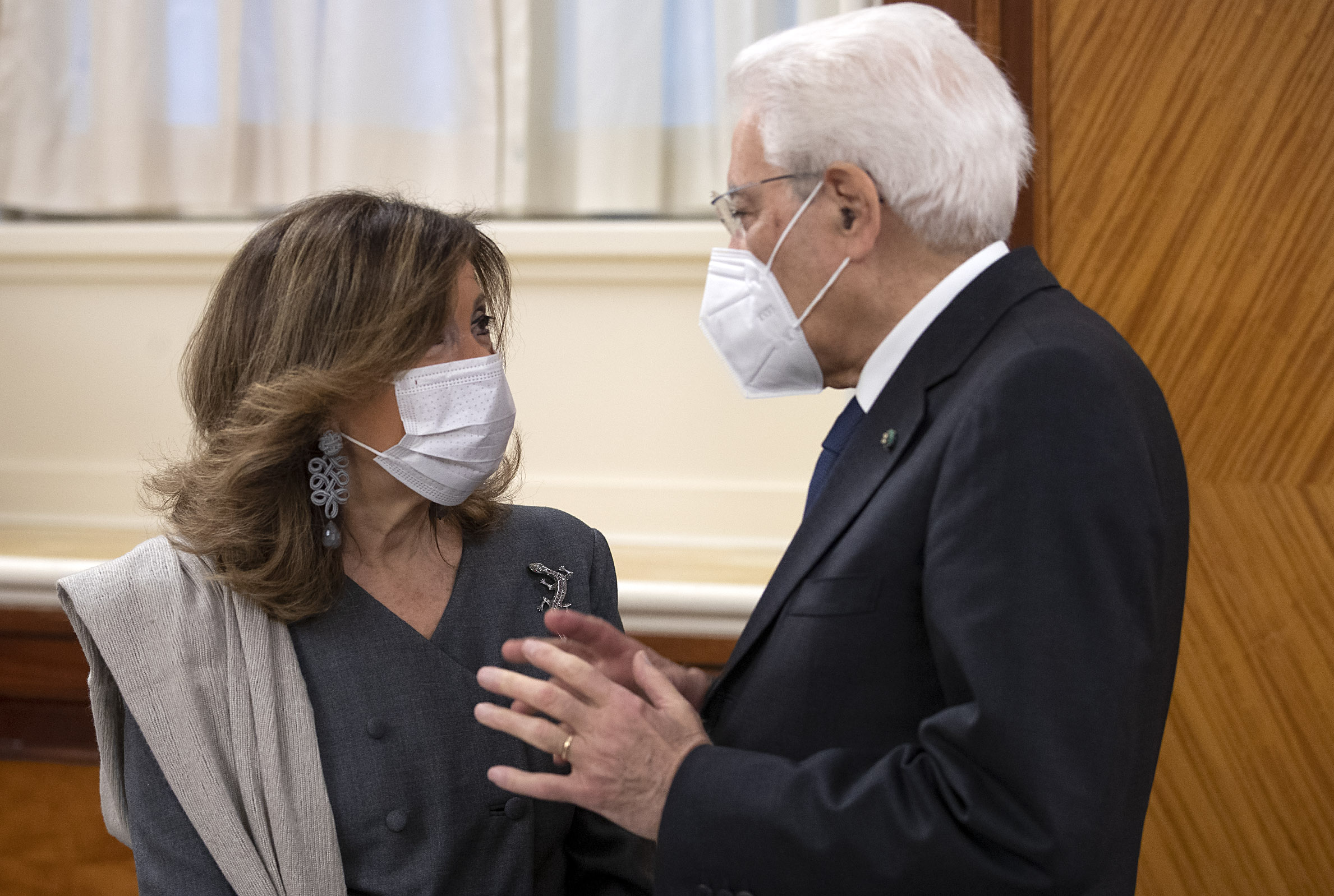 Nella foto, il Presidente del Senato, Maria Elisabetta Alberti Casellati, e il Capo dello Stato. Nella foto, il Presidente del Senato, Maria Elisabetta Alberti Casellati, e il Capo dello Stato.