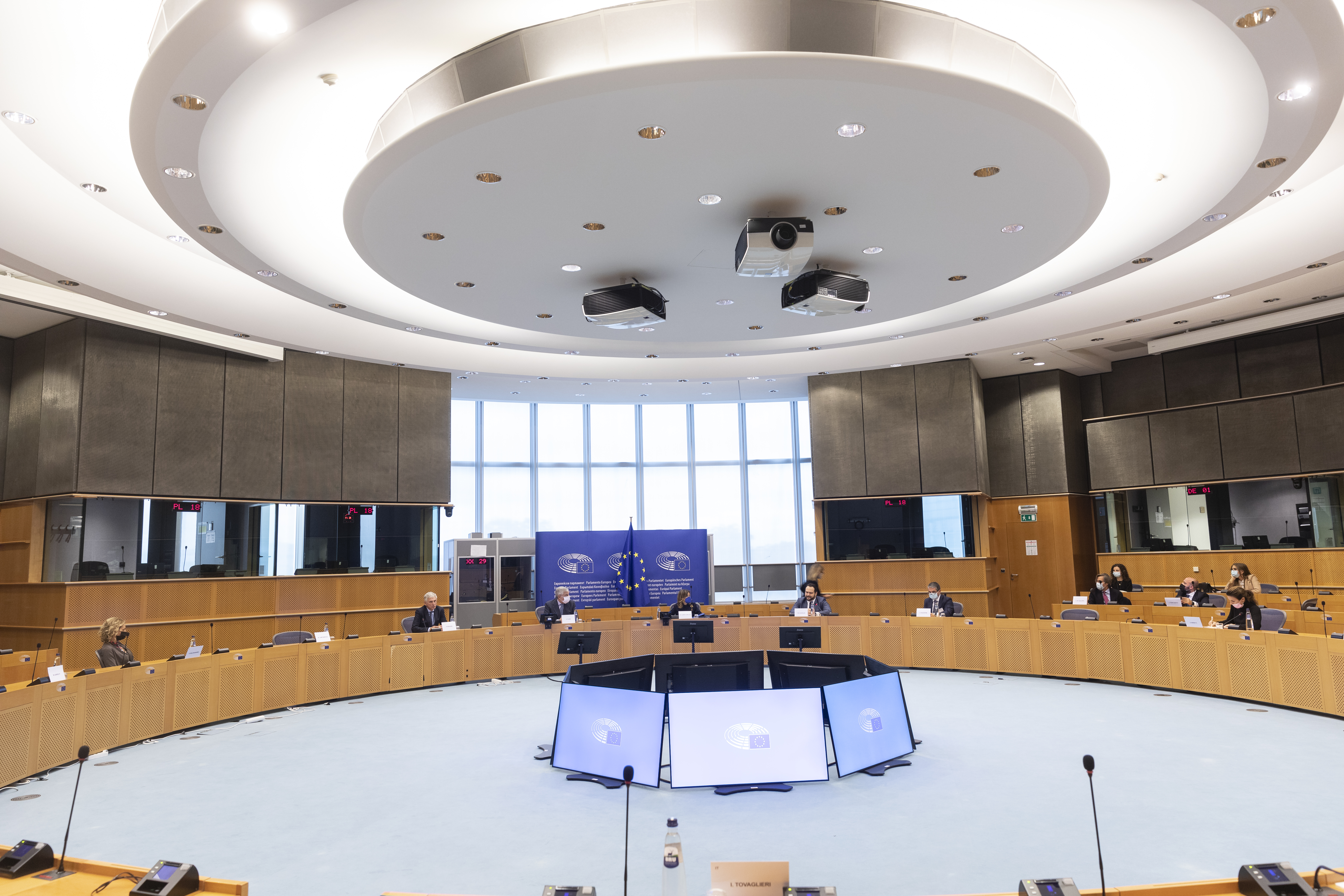 Il Presidente del Senato, Maria Elisabetta Alberti Casellati, incontra parlamentari italiani presso il Parlamento europeo, in rappresentanza dei diversi gruppi politici. Il Presidente del Senato, Maria Elisabetta Alberti Casellati, incontra parlamentari italiani presso il Parlamento europeo, in rappresentanza dei diversi gruppi politici.