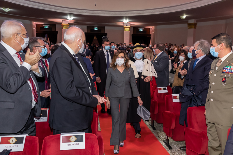 Il Presidente del Senato, Maria Elisabetta Alberti Casellati, fa ingresso in sala.