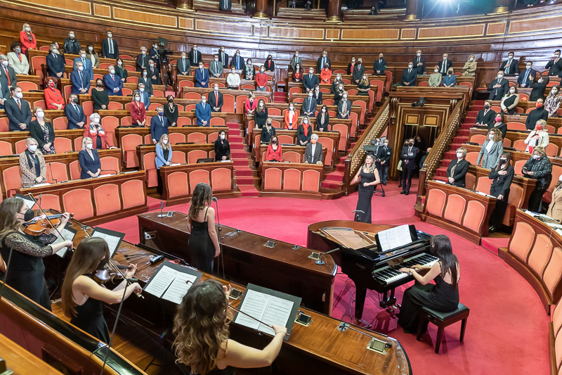 Esecuzione dell'Inno d'Italia. Esecuzione dell'Inno d'Italia.