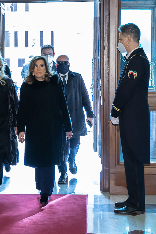 Il Presidente del Senato, Maria Elisabetta Alberti Casellati, giunge a Palazzo Montecitorio. Il Presidente del Senato, Maria Elisabetta Alberti Casellati, giunge a Palazzo Montecitorio.