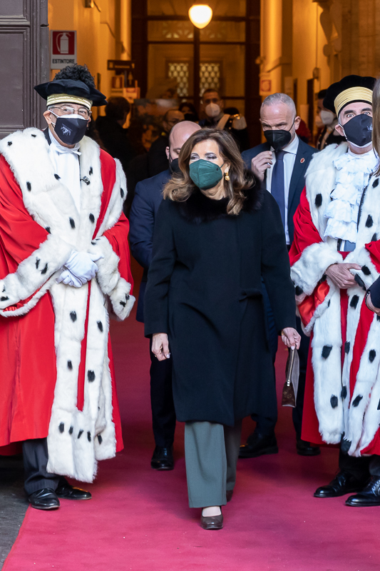 Il Presidente del Senato, Maria Elisabetta Alberti Casellati, lascia il Palazzo di Giustizia.