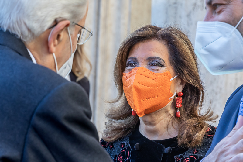 Il Presidente del Senato, Maria Elisabetta Alberti Casellati, unitamente al Presidente della Camera Roberto Fico, riceve il Presidente della Repubblica a Palazzo Montecitorio. Il Presidente del Senato, Maria Elisabetta Alberti Casellati, unitamente al Presidente della Camera Roberto Fico, riceve il Presidente della Repubblica a Palazzo Montecitorio.