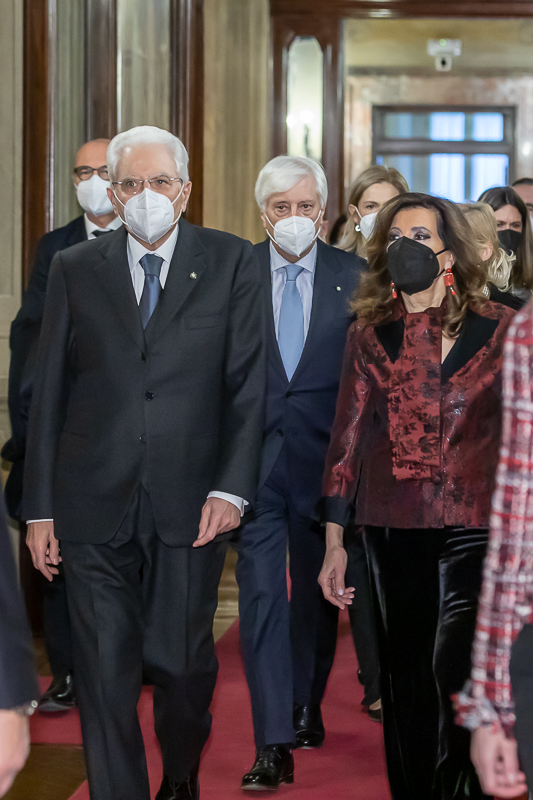 Il Presidente del Senato, Maria Elisabetta Alberti Casellati, accoglie il Capo dello Stato.