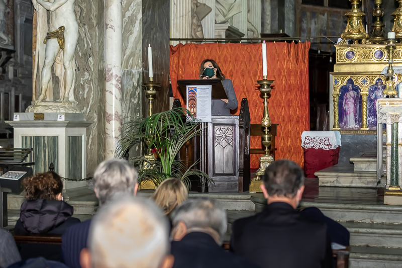 Un momento della cerimonia. Un momento della cerimonia.