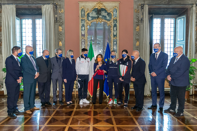Il Presidente del Senato, Maria Elisabetta Alberti Casellati, riceve il Presidente della Federazione Italiana Sport Rotellistici, Sabatino Aracu, ed una rappresentanza di 12 tra membri della Federazione e atleti. Il Presidente del Senato, Maria Elisabetta Alberti Casellati, riceve il Presidente della Federazione Italiana Sport Rotellistici, Sabatino Aracu, ed una rappresentanza di 12 tra membri della Federazione e atleti.
