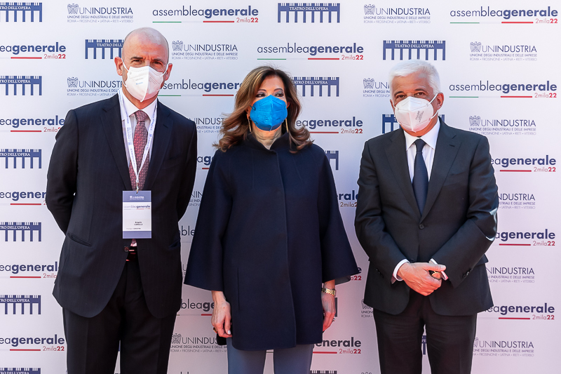Il Presidente del Senato, Maria Elisabetta Alberti Casellati, posa per foto ricordo insieme al Presidente di Unindustria, Angelo Camilli, e al Sovrintendente della Fondazione del Teatro dell'Opera di Roma, Francesco Giambrone.