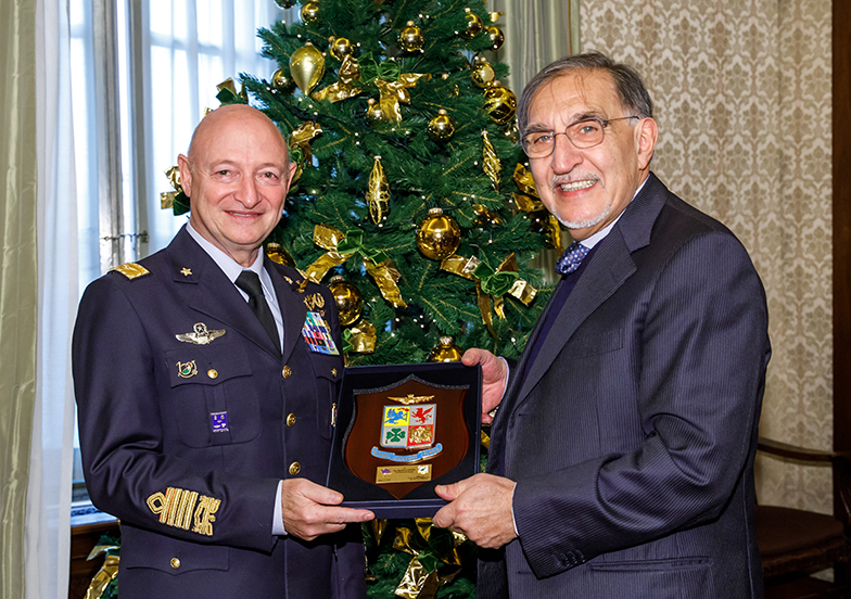 Con il Capo di Stato Maggiore dell'Aeronautica, Generale Luca Goretti