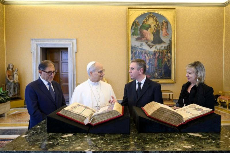 Il Presidente La Russa con Papa Leone XIV e la Bibbia di Borso d'Este in Vaticano