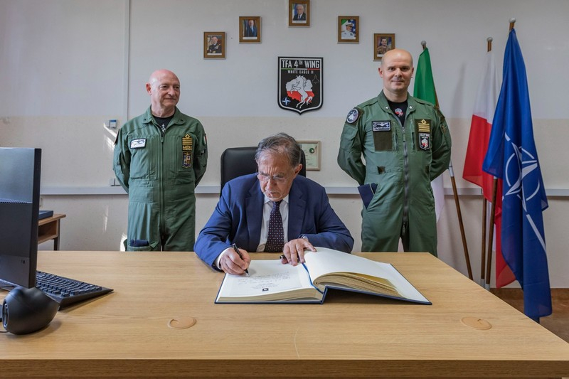 Il Presidente del Senato alla base aerea di Malbork